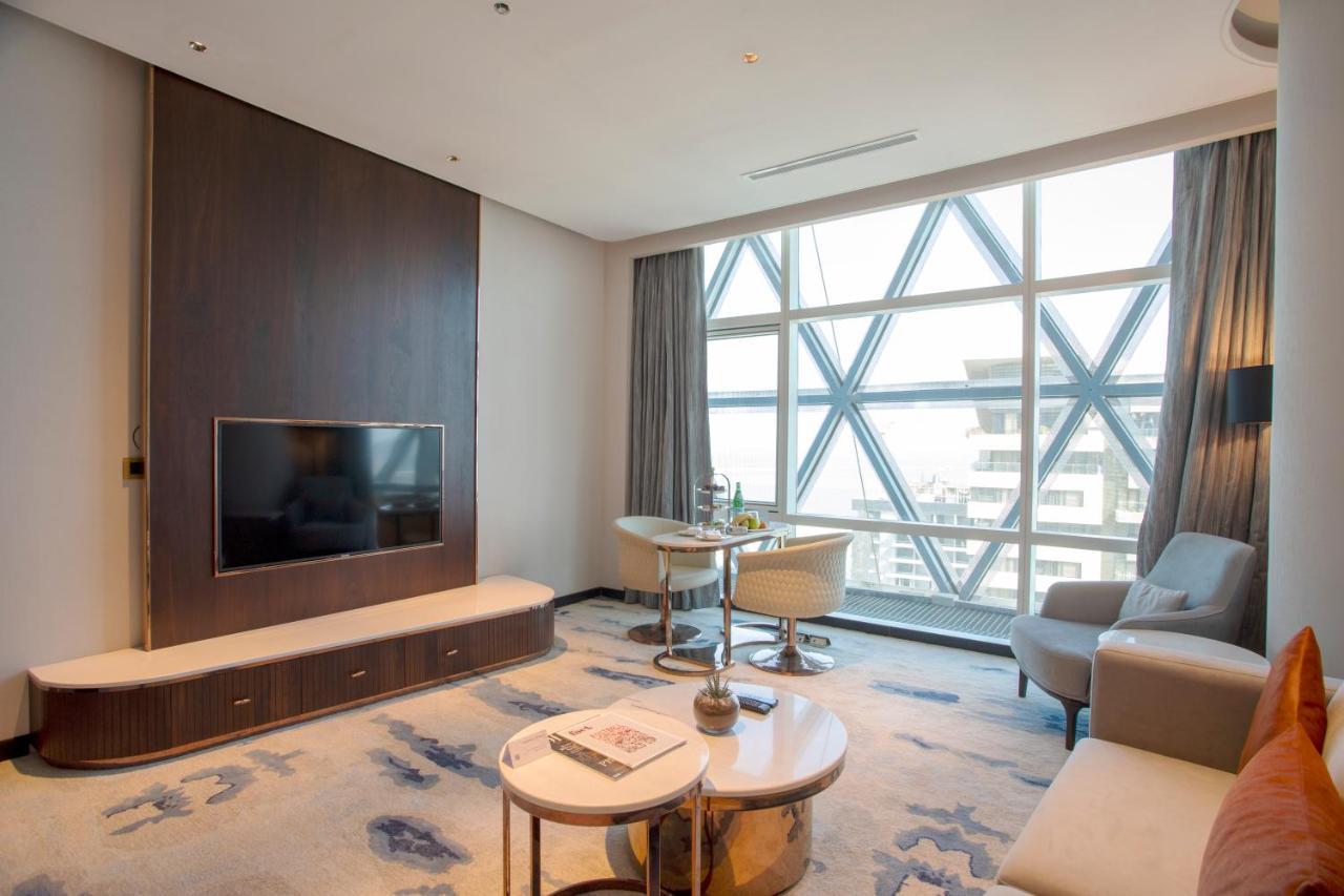 Century Marina Hotel - Lusail Exterior photo A suite at the hotel