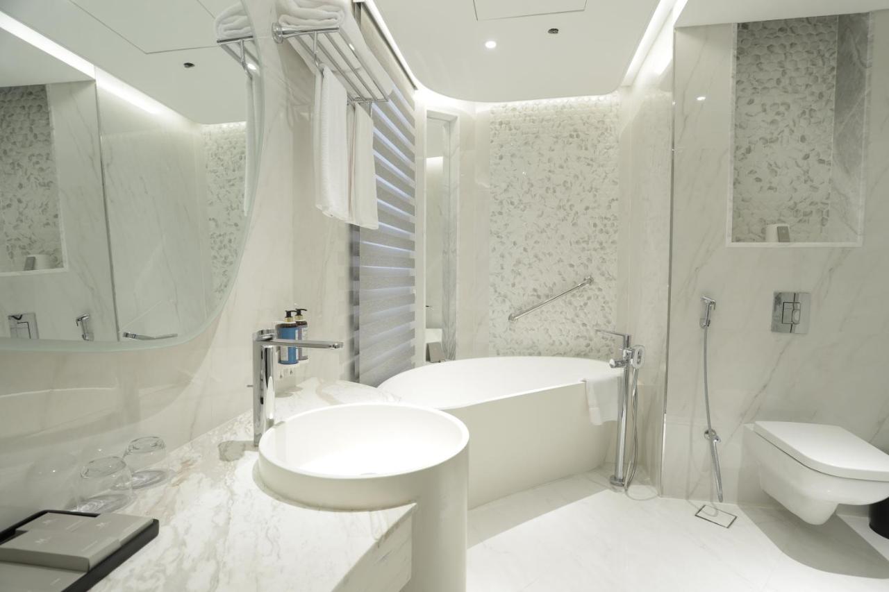 Century Marina Hotel - Lusail Exterior photo Bathroom