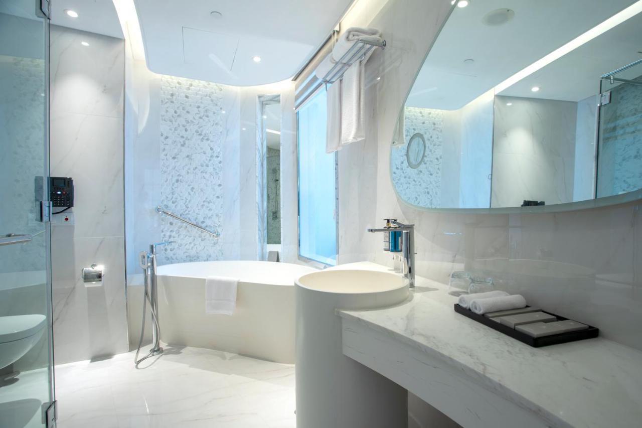 Century Marina Hotel - Lusail Exterior photo Bathroom