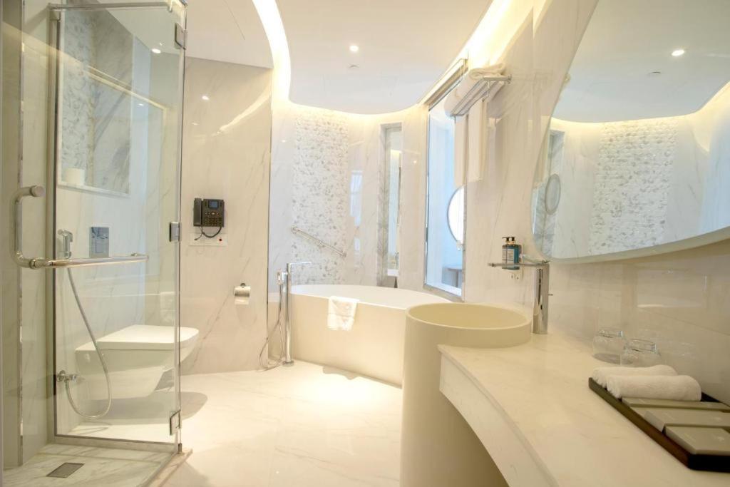 Century Marina Hotel - Lusail Exterior photo Bathroom